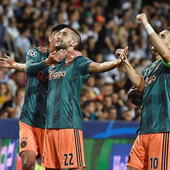 了自己稳健 了自己稳健